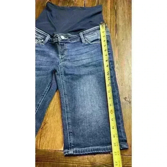 Kancan Maternity Denim Capris Dark Wash Distressed Size 7 - Picture 3 of 9